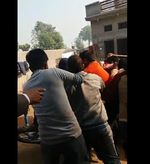 ਦੂਜੇ ਪਾਸੇ ਸਰਪੰਚ ਦਾ ਕਹਿਣਾ ਹੈ ਕਿ ਪਿੰਡ ਵਾਲਿਆਂ ਆਉਂਦਿਆਂ ਹੀ ਉਸ ਦੀ ਕੁੱਟਮਾਰ ਕਰਨੀ ਸ਼ੁਰੂ ਕਰ ਦਿੱਤੀ। 