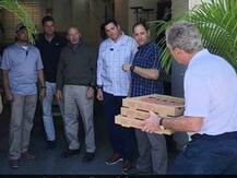 ਹੜਤਾਲੀਆਂ ਨੂੰ ਖੁਦ ਪੀਜ਼ੇ ਦੇਣ ਪਹੁੰਚੇ ਸਾਬਕਾ ਰਾਸ਼ਟਰਪਤੀ ਬੁਸ਼