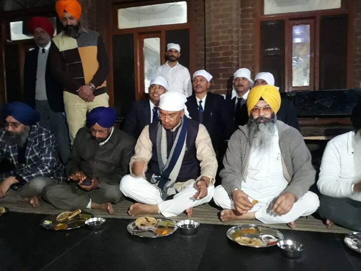 ਆਪਣੇ ਵਫ਼ਦ ਨਾਲ ਉਨ੍ਹਾਂ ਗੁਰੂ ਘਰ ਦਾ ਲੰਗਰ ਵੀ ਛਕਿਆ। 