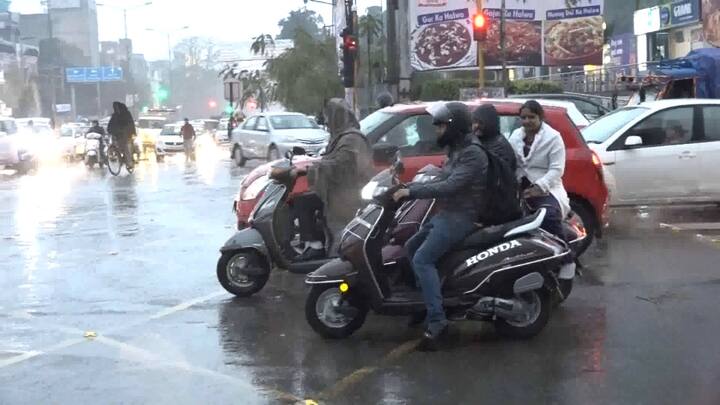 ਸਥਾਨਕ ਨਿਵਾਸੀਆਂ ਦਾ ਕਹਿਣਾ ਹੈ ਕਿ ਉਹ ਬਰਸਾਤ ਦੇ ਨਜ਼ਾਰੇ ਦਾ ਆਨੰਦ ਮਾਣ ਰਹੇ ਹਨ ਪਰ ਦੁਕਾਨਦਾਰ ਬਰਸਾਤ ਕਾਰਨ ਕੰਮਕਾਜ ਘਟਣ ਦੀ ਵਜ੍ਹਾ ਕਰਕੇ ਨਿਰਾਸ਼ ਨਜ਼ਰ ਆਏ। 