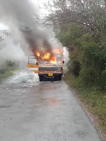 ਚੱਲਦੀ ਯੂਨੀਵਰਸਿਟੀ ਬੱਸ ਨੂੰ ਲੱਗੀ ਅੱਗ, 15 ਲੋਕ ਸੀ ਸਵਾਰ