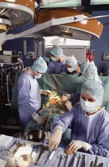 ਮਰੀਜ਼ ਨੂੰ ਬਚਾਉਣ ਲਈ ਡਾਕਟਰਾਂ ਨੇ ਟੀਕਿਆਂ ਨਾਲ ਚੜ੍ਹਾਈ 15 ਕੈਨ ਬੀਅਰ