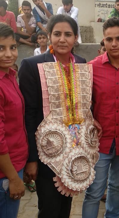 ਉਸ ਨੇ ਅਦਾਲਤ ਜ਼ਰੀਏ ਸਰਕਾਰ ਨੂੰ ਸਵਾਲ ਪੁੱਛਿਆ ਹੈ ਕਿ ਆਖਰ ਵਾਅਦੇ ਪੂਰੇ ਕਰਨ ਵੇਲੇ ਸਰਕਾਰੀ ਵਿਵਸਥਾ ਲੱਚਰ ਕਿਉਂ ਹੋ ਜਾਂਦੀ ਹੈ।