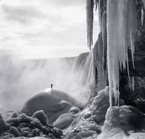 ਠੰਢ ਇੰਨੀ ਕਿ ਨਿਆਗਰਾ ਫਾਲ ਵੀ ਜੰਮ ਗਿਆ, ਵੇਖੋ ਹੈਰਾਨ ਕਰਨ ਵਾਲੀਆਂ ਤਸਵੀਰਾਂ ਠੰਢ ਇੰਨੀ ਕਿ ਨਿਆਗਰਾ ਫਾਲ ਵੀ ਜੰਮ ਗਿਆ, ਵੇਖੋ ਹੈਰਾਨ ਕਰਨ ਵਾਲੀਆਂ ਤਸਵੀਰਾਂ