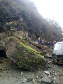 ਵਿਆਹ ਵੇਖਣ ਜਾ ਰਹੇ ਪਰਿਵਾਰ ’ਤੇ ਡਿੱਗਾ ਪਹਾੜ, ਵੇਖੋ ਤਸਵੀਰਾਂ