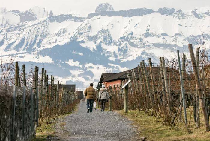 ਦੁਨੀਆ ਦੇ ਸਭ ਤੋਂ ਛੋਟੇ ਦੇਸ਼ਾਂ 'ਚ ਸ਼ਾਮਲ ਲਿਕਟੈਂਸਟੀਨ ਆਪਣੀ 300ਵੀਂ ਵਰ੍ਹੇਗੰਢ ਮਨਾ ਰਿਹਾ ਹੈ।