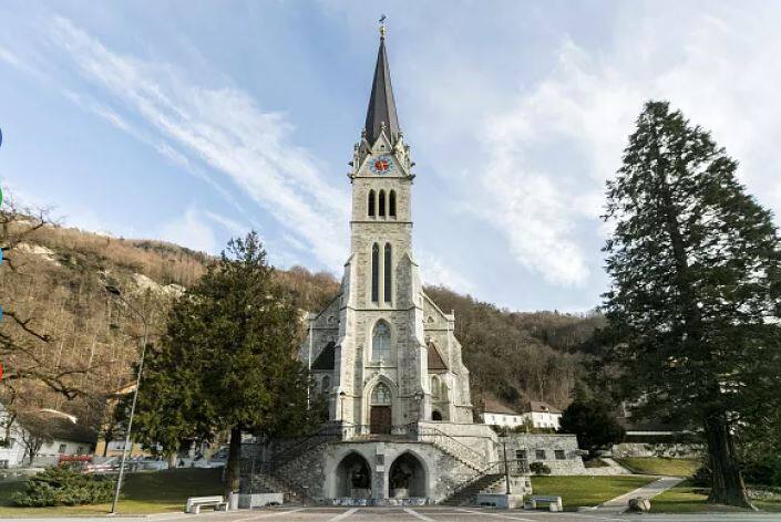 ਲਿਕਟੈਂਸਟੀਨ ਦੀ ਸਥਾਪਨਾ ਦੇ 300ਵੀ ਵਰ੍ਹੇਗੰਢ ਨੂੰ ਰੱਗੇਲ, ਲਿਕਟੈਂਸਟੀਨ ਕੋਲ ਸੈਲੀਬ੍ਰੇਟ ਕੀਤਾ ਜਾਂਦਾ ਹੈ।