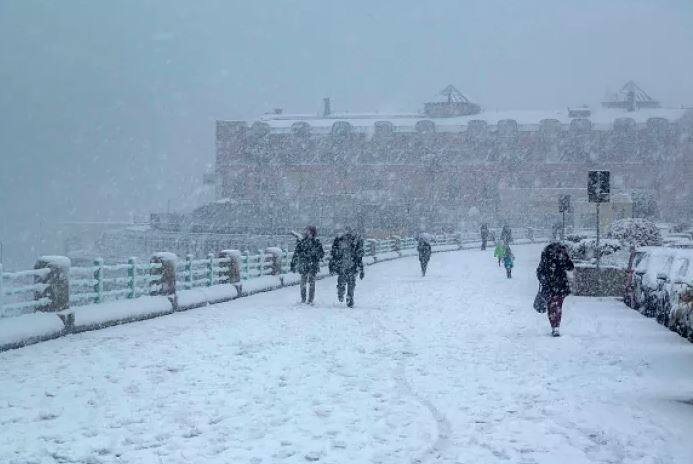 ਇਟਲੀ ਦੇ ਜੇਨੋਆ ਨੂੰ ਭਾਰੀ ਬਰਫਬਾਰੀ ਨੇ ਕਾਫੀ ਪ੍ਰਭਾਵਿਤ ਕੀਤਾ ਹੈ।