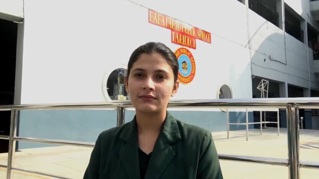 Faridkot Girl Harjot Kaur who scorred 99% and 4 position from India honoured on 26 January ਦੇਸ਼ ਦੇ 16 ਲੱਖ ਬੱਚਿਆਂ 'ਚੋਂ ਫ਼ਰੀਦਕੋਟ ਦੀ ਹਰਜੋਤ ਨੇ ਇੰਝ ਮਾਰੀ ਬਾਜ਼ੀ, ਗਣਤੰਤਰ ਦਿਵਸ ਮੌਕੇ ਮਿਲੇਗਾ ਵੱਡਾ ਸਨਮਾਨ