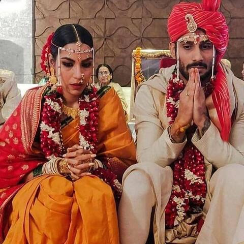 ਵਿਆਹ ਤੋਂ ਬਾਅਦ ਪਹਿਲੀ ਵਾਰ ਨਜ਼ਰ ਆਏ ਪ੍ਰਤੀਕ ਤੇ ਸਨਾਇਆ ਵਿਆਹ ਤੋਂ ਬਾਅਦ ਪਹਿਲੀ ਵਾਰ ਨਜ਼ਰ ਆਏ ਪ੍ਰਤੀਕ ਤੇ ਸਨਾਇਆ