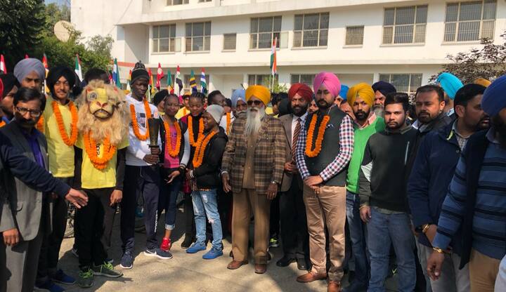 ਇਸ ਮੌਕੇ ਮੋਹਿੰਦਰਪ੍ਰਤਾਪ ਗਰੇਵਾਲ ਹਾਕੀ ਟਰਸਟ ਨੇ ਜਰਖੜ ਖੇਡਾਂ ਲਈ 2 ਲੱਖ ਰੁਪਏ, ਏਵਨ ਸਾਈਕਲ ਨੇ ਜੇਤੂ ਖਿਡਾਰੀਆਂ ਲਈ 100 ਸਾਈਕਲ, ਕੋਕਾ-ਕੋਲਾ ਕੰਪਨੀ ਨੇ 2 ਲੱਖ ਰੁਪਏ, ਨਰਿੰਦਰਪਾਲ ਸਿੰਘ ਸਿੱਧੂ ਤੇ ਪ੍ਰਧਾਨ ਐਡਵੋਕੇਟ ਹਰਕਮਲ ਸਿੰਘ ਨੇ ਵੀ 2-2 ਲੱਖ ਰੁਪਏ ਦੇਣ ਦਾ ਐਲਾਨ ਕੀਤਾ। 