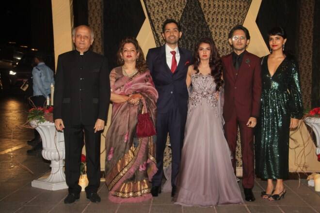 ਆਲਿਆ ਦੀ ਕਜ਼ਨ ਸਾਕਸ਼ੀ ਰਿਸੈਪਸ਼ਨ ‘ਚ ਕਾਫੀ ਖ਼ੂਬਸੂਰਤ ਅੰਦਾਜ਼ ‘ਚ ਪਹੁੰਚੀ।