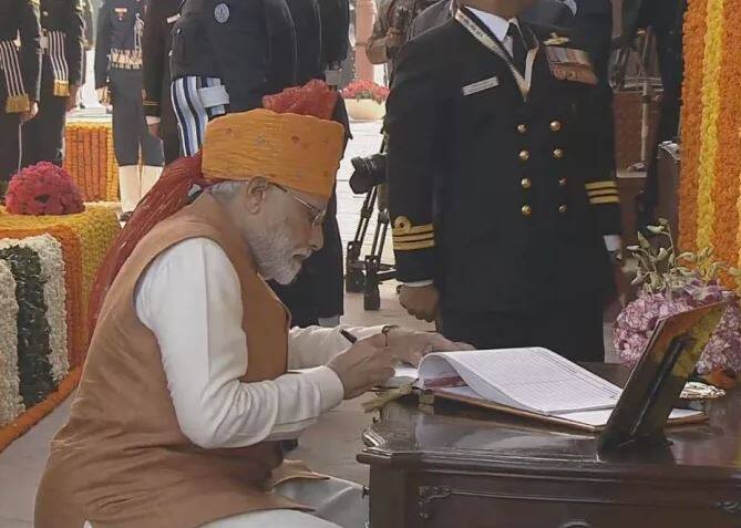 ਇਸ ਦੇ ਨਾਲ ਹੀ ਉਨ੍ਹਾਂ ਨੇ ਦੇਸ਼ ਲਈ ਸ਼ਹੀਦ ਹੋਏ ਜਵਾਨਾਂ ਲਈ ਕੁਝ ਸ਼ਬਦ ਵੀ ਲਿਖੇ।