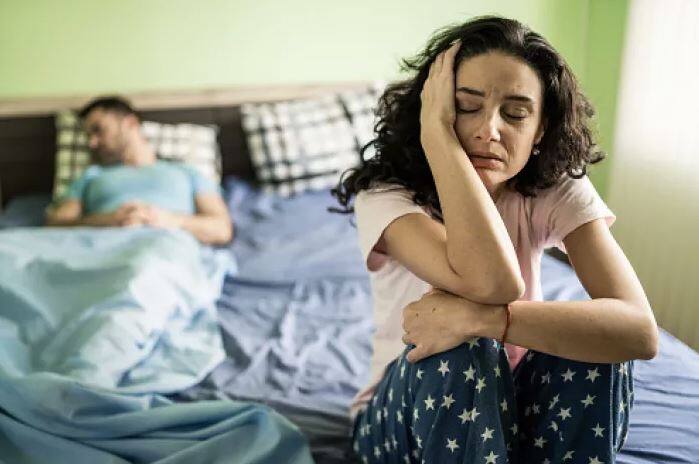 ਇਸ ਨੂੰ ਪੜ੍ਹ ਕੇ ਕਈ ਲੋਕਾਂ ਨੇ ਜੇਨੀਫਰ ਨੂੰ ਤਲਾਕ ਲੈਣ ਦੀ ਸਲਾਹ ਦਿੱਤੀ ਹੈ। ਜਿਸ ਤੋਂ ਬਾਅਦ ਉਹ ਹੋਰ ਅਪਸੈੱਟ ਹੋ ਕੇ ਲੋਕਾਂ ਨੂੰ ਕ੍ਰਿਸ ਨੂੰ ਗਲਤ ਬੋਲਣ ਤੋਂ ਰੋਕਣ ਲੱਗੀ।