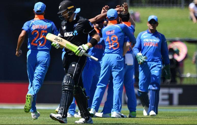 ਭਾਰਤੀ ਕ੍ਰਿਕੇਟਰਾਂ ਦਾ ਸ਼ਾਨਦਾਰ ਪ੍ਰਦਰਸ਼ਨ, ਨਿਊਜ਼ਲੈਂਡ ਨੂੰ ਦਿੱਤੀ 90 ਦੌੜਾਂ ਨਾਲ ਕਰਾਰੀ ਮਾਤ india won second odi from newzeland with 90 wickets ਭਾਰਤੀ ਕ੍ਰਿਕੇਟਰਾਂ ਦਾ ਸ਼ਾਨਦਾਰ ਪ੍ਰਦਰਸ਼ਨ, ਨਿਊਜ਼ਲੈਂਡ ਨੂੰ ਦਿੱਤੀ 90 ਦੌੜਾਂ ਨਾਲ ਕਰਾਰੀ ਮਾਤ
