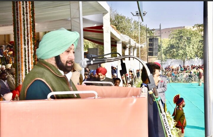 ਦੇਸ਼ ਭਰ ਵਿੱਚ ਅੱਜ ਗਣਤੰਤਰ ਦਿਵਸ ਦੀਆਂ ਖੂਬ ਰੌਣਕਾਂ ਲੱਗੀਆਂ। ਪੰਜਾਬ ਵਿੱਚ ਵੀ ਹਰ ਜ਼ਿਲ੍ਹੇ ’ਚ ਧੂਮ-ਧਾਮ ਨਾਲ ਗਣਤੰਤਰ ਦਿਵਸ ਮਨਾਇਆ ਗਿਆ।