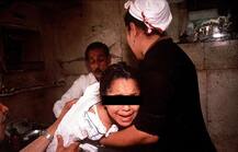 ਬਲਾਤਕਾਰ ਤੋਂ ਬਚਾਉਣ ਲਈ ਤੱਤੇ ਰੋੜੇ ਨਾਲ ਦਾਗ਼ੀਆਂ ਜਾ ਰਹੀਆਂ ਕੁੜੀਆਂ ਦੀਆਂ ਛਾਤੀਆਂ