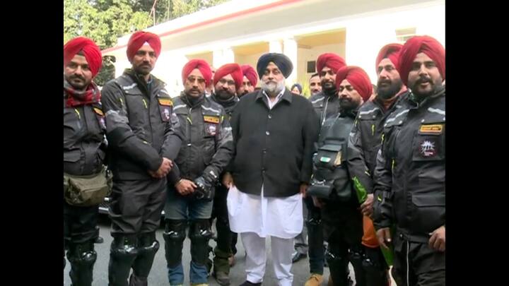 ਇਸ ਮੌਕੇ ਹਰਸਿਮਰਤ ਕੌਰ ਅਤੇ ਸੁਖਬੀਰ ਬਾਦਲ ਨੇ ਕਿਹਾ ਕਿ ਸਿੱਖ ਨੌਜਵਾਨ ਅੱਗੇ ਵਧ ਰਹੇ ਹਨ। ਇਸ ਲਈ ਉਹ ਬੇਹੱਦ ਖ਼ੁਸ਼ ਹਨ। 