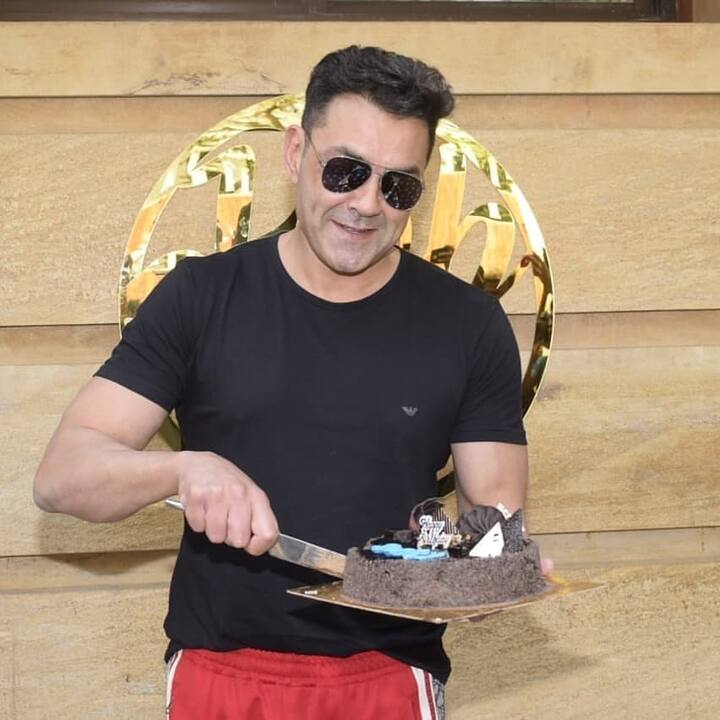 ਜੇਕਰ ਬੌਬੀ ਦੇ ਵਰਕ ਫਰੰਟ ਦੀ ਗੱਲ ਕਰੀਏ ਤਾਂ ਉਹ ਜਲਦੀ ਹੀ ਅਕਸ਼ੈ ਕੁਮਾਰ ਦੇ ਨਾਲ ਫ਼ਿਲਮ ‘ਹਾਊਸਫੁਲ-4’ ‘ਚ ਨਜ਼ਰ ਆਉਣ ਵਾਲੇ ਹਨ।