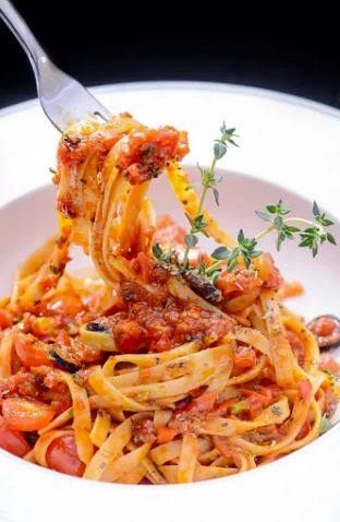 ਫੂਡ ਪੁਆਜ਼ਨਿੰਗ ਕਾਰਨ ਏਜੇ ਦੀ ਨੀਂਦ ‘ਚ ਹੀ ਮੌਤ ਹੋ ਗਈ। ਮੌਤ ਤੋਂ ਬਾਅਦ ਪੋਸਟਮਾਰਟਮ ਰਿਪੋਰਟ ‘ਚ ਪਤਾ ਲੱਗਿਆ ਕਿ ਉਸ ਦੇ ਸਰੀਰ ‘ਚ ਬੈਸਿਲਸ ਸੇਰੇਸ ਨਾਂ ਦਾ ਬੈਕਟੀਰੀਆ ਫੈਲ ਗਿਆ ਸੀ। ਇਸ ਕਾਰਨ ਉਸ ਦਾ ਲੀਵਰ ਫੇਲ੍ਹ ਹੋ ਗਿਆ ਤੇ ਅਚਾਨਕ ਉਸ ਦੀ ਮੌਤ ਹੋ ਗਈ।