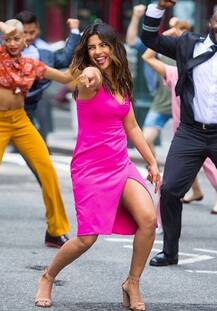 ਪ੍ਰਿਅੰਕਾ ਚੋਪੜਾ ਨੇ ਕੀਤਾ ਸੜਕ ‘ਤੇ ਹੀ ਡਾਂਸ, ਤਸਵੀਰਾਂ ਵਾਇਰਲ