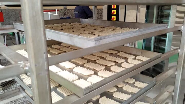  ਇੱਥੋਂ 24 ਘੰਟੇ ਲੰਗਰ ਮਿਲੇਗਾ। ਲੰਗਰ ਤਿਆਰ ਕਰਨ ਲਈ ਆਧੁਨਿਕ ਤਕਨੀਕ ਦਾ ਇਸਤੇਮਾਲ ਕਰਦਿਆਂ ਮਸ਼ੀਨਾਂ ਲਾਈਆਂ ਗਈਆਂ ਹਨ ਜਿਨ੍ਹਾਂ ਨਾਲ 10 ਹਜ਼ਾਰ ਲੋਕਾਂ ਦਾ ਖਾਣਾ ਇੱਕੋ ਸਮੇਂ ਤਿਆਰ ਕੀਤਾ ਜਾ ਸਕਦਾ ਹੈ। 