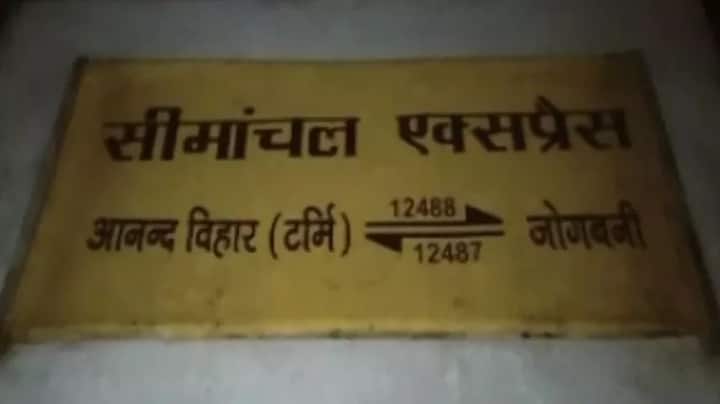 ਰੇਲਵੇ ਮੰਤਰੀ ਪੀਊਸ਼ ਗੋਇਲ ਨੇ ਵੀ ਘਟਨਾ ਸਬੰਧੀ ਟਵੀਟ ਕੀਤਾ ਹੈ। ਘਟਨਾ ਬਾਅਦ ਤਿੰਨ ਰੇਲਾਂ ਰੱਦ ਕੀਤੀਆਂ ਗਈਆਂ ਹਨ ਤੇ ਤਿੰਨਾਂ ਦਾ ਰੂਟ ਬਦਲ ਦਿੱਤਾ ਗਿਆ ਹੈ।