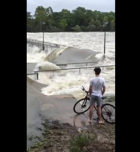 ਮੀਡੀਆ ਰਿਪੋਰਟਾਂ ਮੁਤਾਬਕ ਸੈਂਕੜੇ ਘਰ ਖ਼ਾਲੀ ਕਰ ਦਿੱਤੇ ਗਏ ਹਨ। 10 ਤੋਂ 20 ਹਜ਼ਾਰ ਘਰਾਂ ਨੂੰ ਖ਼ਤਰਾ ਹੈ। ਮਿਲਟ੍ਰੀ ਨੇ ਸਥਾਨਕ ਲੋਕਾਂ ਨੂੰ ਰੇਤ ਦੀਆਂ ਬੋਰੀਆਂ ਵੰਡੀਆਂ ਹਨ ਤਾਂ ਕਿ ਉਨ੍ਹਾਂ ਦਾ ਪਾਣੀ ਤੋਂ ਬਚਾਅ ਹੋ ਸਕੇ।