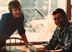 ਲਾਟਰੀ ਪਾਉਣ ਲੱਗੇ ਹੋ ਤਾਂ ਲਓ ਇਸ ਜੋੜੇ ਤੋਂ ਸਿੱਖਿਆ ਜੋ ਨੌਂ ਸਾਲਾਂ 'ਚ ਜਿੱਤ ਚੁੱਕੇ ਨੇ 186 ਕਰੋੜ