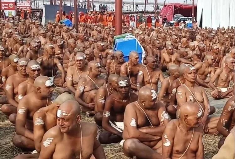 10 thousand people turn naga sadhus including engineers and management graduates ਇੰਜਨੀਅਰ ਤੋਂ ਲੈ ਕੇ ਮੈਨੇਜਮੈਂਟ ਗ੍ਰੈਜੂਏਟ ਤਕ 10 ਹਜ਼ਾਰ ਲੋਕ ਬਣੇ ਨਾਗਾ ਸਾਧੂ