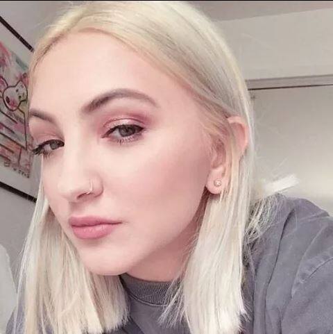 ਜੂਲੀਆ ਨੇ ਆਪਣੇ ਇੰਸਟਾਗ੍ਰਾਮ ‘ਤੇ ਕਈ ਅਜਿਹੀਆਂ ਤਸਵੀਰਾਂ ਪੋਸਟ ਕੀਤੀਆਂ ਹਨ ਜਿਨ੍ਹਾਂ ‘ਚ ਉਹ ਬਿਲਕੁੱਲ ਅਨੁਸ਼ਕਾ ਵਾਂਗ ਲੱਗ ਰਹੀ ਹੈ।