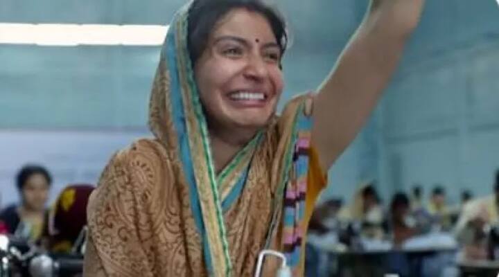 ਲੋਕ ਜੂਲੀਆ ਨੂੰ ਚੈਲੰਜ ਦੇ ਰਹੇ ਹਨ ਕਿ ਜੇ ਸੱਚਮੁਚ ਉਹ ਜੁੜਵਾ ਹਨ ਤਾਂ ਉਹ ਇਹ ਗੈਟਅੱਪ ਅਪਣਾ ਕੇ ਵਿਖਾਏ।