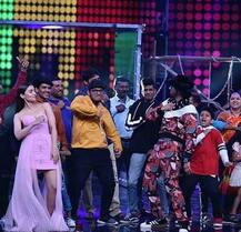 ਵੱਖ-ਵੱਖ ਥਾਂਵਾਂ ‘ਤੇ ਖੂਬ ਹੋ ਰਹੀ ਹੈ ‘ਗੱਲੀ ਬੁਆਏ’ ਦੀ ਪ੍ਰਮੋਸ਼ਨ, ਵੇਖੋ ਤਸਵੀਰਾਂ