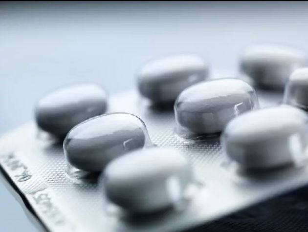 ਸਕੈਨ ‘ਚ ਡਾਕਟਰ ਦੇਖ ਕੇ ਹੈਰਾਨ ਕਰ ਰਹੇ ਹਨ। ਹੈਲੀ ਦੇ ਗਲ ‘ਚ ਪੈਕਡ ਮੈਡੀਸਨ ਫਸੀ ਹੋਈ ਸੀ।