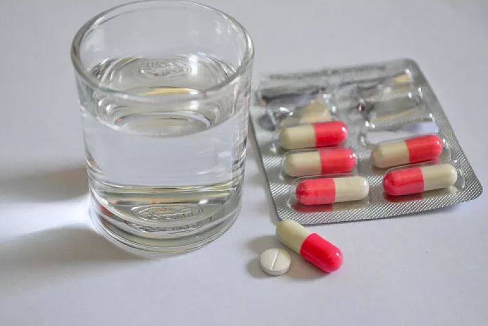 ਫੇਰ ਹੈਲੀ ਦੇ ਗਲ ਤੋਂ ਇਨ੍ਹਾਂ ਦਵਾਈ ਦੇ ਪੱਤਿਆਂ ਨੂੰ ਸਰੱਖਿਅਤ ਕੱਢ ਲਿਆ ਗਿਆ। ਹੈਲੀ ਨੂੰ ਅੰਦਾਜ਼ਾ ਹੀ ਨਹੀਂ ਸੀ ਕਿ ਨੀਂਦ ‘ਚ ਉਹ ਕਦੋਂ ਪੈਕਡ ਖਾ ਗਈ ਸੀ।