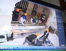 ਫ਼ਤਹਿਗੜ੍ਹ ਸਾਹਿਬ ਗੁਰਦੁਆਰੇ \'ਚ ਪ੍ਰਵਾਸੀ ਨੇ ਪਾਇਆ ਭੜਥੂ, ਵੇਖੋ ਸੀਸੀਟੀਵੀ ਤਸਵੀਰਾਂ