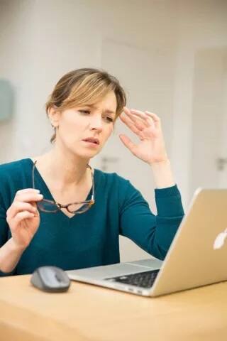 ਸੋਫੀਆ ਜਿਸ ਵਿਅਕਤੀ ਨੂੰ ਵੀ ਨੌਕਰੀ 'ਤੇ ਰੱਖਣਾ ਚਾਹੁੰਦੀ ਹੈ, ਉਸ ਨੂੰ 24 ਘੰਟੇ ਆਪਣੇ ਨਾਲ ਫ਼ੋਨ 'ਤੇ ਉਪਲਬਧ ਚਾਹੁੰਦੀ ਹੈ, ਕਿਉਂਕਿ ਸੋਫੀਆ ਨੂੰ ਕਦੇ ਵੀ ਕੋਈ ਵੀ ਫੈਸਲਾ ਲੈਣ ਵਿੱਚ ਮਦਦ ਦੀ ਲੋੜ ਪੈ ਸਕਦੀ ਹੈ। ਉਹ ਚਾਹੁੰਦੀ ਹੈ ਕਿ ਉਸ ਨੂੰ ਫ਼ੋਨ ਕਾਲ ਤੇ ਮੈਸੇਜ 'ਤੇ ਉਸ ਦਾ ਤੁਰੰਤ ਜਵਾਬ ਮਿਲੇ। 