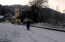 ਸ਼ਿਮਲਾ \'ਚ ਸੀਜਨ ਦੀ ਸਭ ਤੋਂ ਜ਼ਿਆਦਾ ਬਰਫਬਾਰੀ, ਵੇਖੋ ਤਸਵੀਰਾਂ