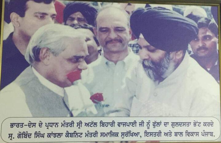 ਸਸਕਾਰ ਦੌਰਾਨ ਅਕਾਲੀ ਦਲ ਦੇ ਆਹਲਾ ਲੀਡਰਾਂ ਦੇ ਪੁੱਜਣ ਦੀ ਉਮੀਦ ਕੀਤੀ ਜਾ ਰਹੀ ਹੈ।