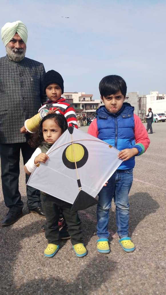 ਨੌਜਵਾਨਾਂ ਦੇ ਨਾਲ-ਨਾਲ ਛੋਟੇ ਬੱਚਿਆਂ ਵਿੱਚ ਵੀ ਪਤੰਗਾਂ ਉਡਾਉਣ ਦਾ ਖ਼ਾਸ ਉਤਸ਼ਾਹ ਵੇਖਿਆ ਗਿਆ।