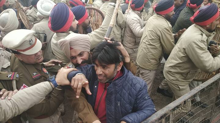 ਅੱਗੇ ਦੇਖੋ ਸੰਘਰਸ਼ ਕਰ ਰਹੇ ਅਧਿਆਪਕਾਂ ਦੀਆਂ ਕੁਝ ਹੋਰ ਤਸਵੀਰਾਂ।