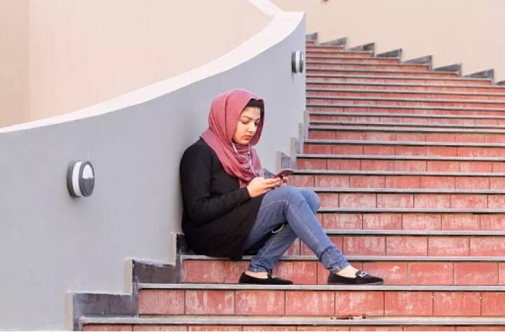 ਹਾਲਾਂਕਿ ਯੂਨੀਵਰਸਿਟੀ ਦੇ ਵਿਦਿਆਰਥੀਆਂ ਤੇ ਸ਼ਹਿਰ ਦੇ ਲੋਕਾਂ ਤੋਂ ਇਲਾਵਾ ਦੁਨੀਆ ਭਰ ਵਿੱਚ ਇਸ ਦਾ ਭਰਵਾਂ ਵਿਰੋਧ ਕੀਤਾ ਗਿਆ।