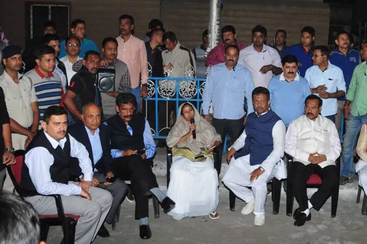 ਪੱਛਮੀ ਬੰਗਾਲ ਦੀ ਮੁੱਖ ਮੰਤਰੀ ਮਮਤਾ ਬੈਨਰਜੀ ਨੇ ਹਾਲ ਹੀ ਵਿੱਚ ਕੋਲਕਾਤਾ ਵਿੱਚ ਧਰਨਾ ਦਿੱਤਾ ਹੈ। ਸੀਐਮ ਮਮਤਾ ਬੈਨਰਜੀ ਕੇਂਦਰ ਸਰਕਾਰ ਵੱਲੋਂ ਸੀਬੀਆਈ ਦੇ 'ਬੇਜਾ' ਦੀ ਵਰਤੋਂ ਨੂੰ ਮੁੱਦਾ ਬਣਾਉਂਦਿਆਂ ਧਰਨੇ 'ਤੇ ਬੈਠੇ ਸਨ।