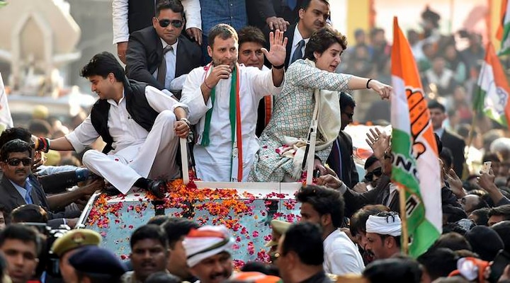 UP Assembly Election 2022: Congress leader Priyanka Gandhi promises Smartphones, Scooty to girls if party comes to power UP Election 2022: యూపీ ఎన్నికల హామీల్లో కాంగ్రెస్ దూకుడు.. స్మార్ట్ ఫోన్లు, స్కూటర్లు ఇంకా..