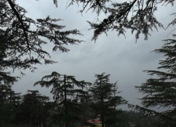 ਮੌਸਮ ਵਿੱਚ ਬਦਲਾਅ ਕਾਰਨ ਤਾਪਮਾਨ ਵਿੱਚ ਵੀ ਗਿਰਾਵਟ ਦਰਜ ਕੀਤੀ ਗਈ ਹੈ। ਇਸ ਕਰਕੇ ਆਉਣ ਵਾਲੇ ਦਿਨਾਂ ਅੰਦਰ ਠੰਢ ਦਾ ਪ੍ਰਕੋਪ ਵਧ ਸਕਦਾ ਹੈ।