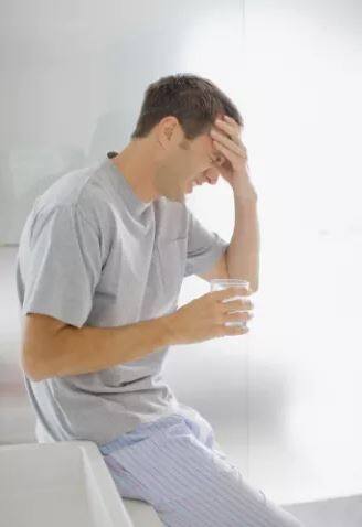 ਰਿਸਰਚ ‘ਚ ਇਹ ਵੀ ਪਾਇਆ ਗਿਆ ਕਿ ਜ਼ਿਆਦ ਡ੍ਰਿੰਕ ਕਰਨ ਨਾਲ ਡਿਹਾਈਡ੍ਰੈਸ਼ਨ, ਪਿਆਸ ਜ਼ਿਆਦ ਲੱਗਣਾ, ਭੁੱਖ ਘੱਟ ਜਾਣਾ, ਚੱਕਰ ਆਉਣਾ ਜਿਹੇ ਲੱਛਣ ਜ਼ਿਆਦਾ ਹੁੰਦੇ ਹਨ। ਇੰਨਾ ਹੀ ਨਹੀਂ ਬੱਲਡ ਸ਼ੂਗਰ ਲੇਵਲ ਵੀ ਘੱਟ ਜਾਂਦਾ ਹੈ। ਨਾਲ ਹੀ ਪਾਚਣ ਪ੍ਰਕੀਰਿਆ ਅਤੇ ਨੀਂਦ ਖ਼ਰਾਬ ਹੋ ਜਾਂਦੀ ਹੈ।