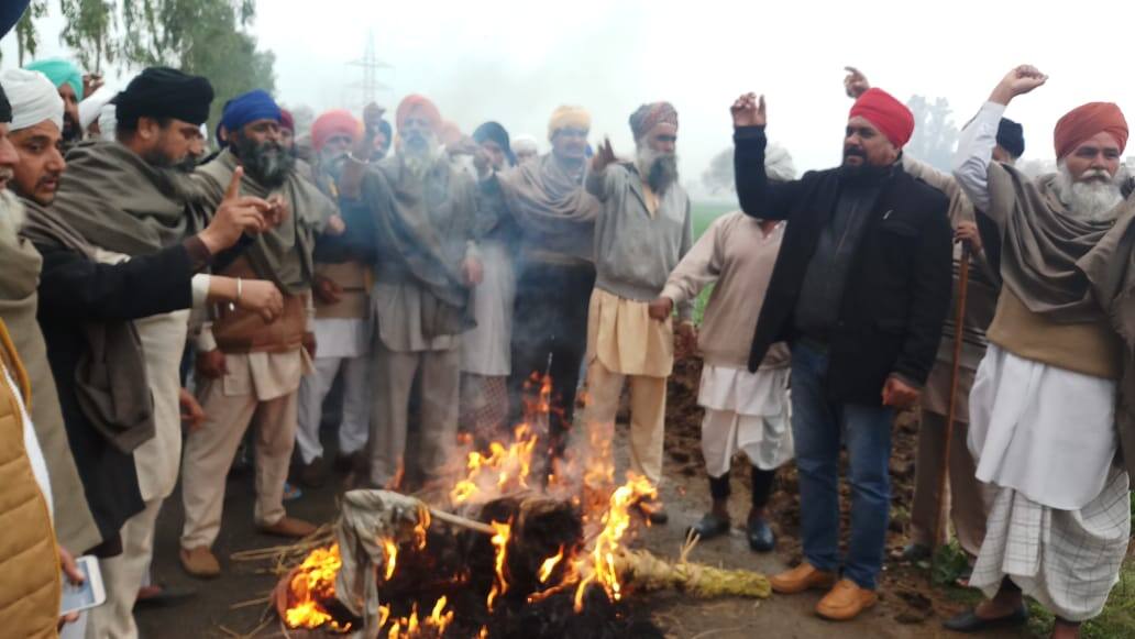 pulwama attack: abp sanjha team at sukhjinder's home ਵਿਆਹ ਤੋਂ 8 ਸਾਲ ਬਾਅਦ ਹੋਏ ਬੇਟੇ ਦੀ ਲੋਹੜੀ ਮਨਾ ਡਿਊਟੀ 'ਤੇ ਪਰਤ ਰਿਹਾ ਸੀ ਸੁਖਜਿੰਦਰ, ਧਮਾਕੇ 'ਚ ਸਭ ਕੁਝ ਤਬਾਹ
