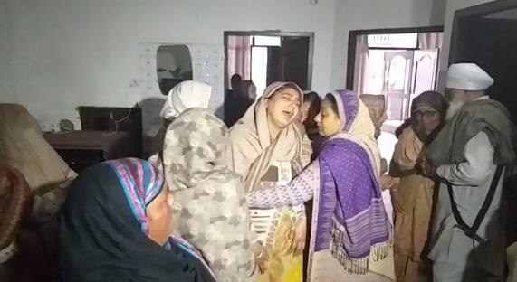 ਜੰਮੂ-ਕਸ਼ਮੀਰ ਦੇ ਪੁਲਵਾਮਾ ਵਿੱਚ ਕੱਲ੍ਹ ਅੱਤਵਾਦੀ ਹਮਲੇ ’ਚ 40 ਦੇ ਕਰੀਬ ਜਵਾਨ ਸ਼ਹੀਦ ਹੋ ਗਏ। ਇਨ੍ਹਾਂ ਵਿੱਚੋਂ ਪੰਜਾਬ ਦੇ 4 ਜਵਾਨ ਸ਼ਹੀਦ ਹੋਏ ਹਨ।