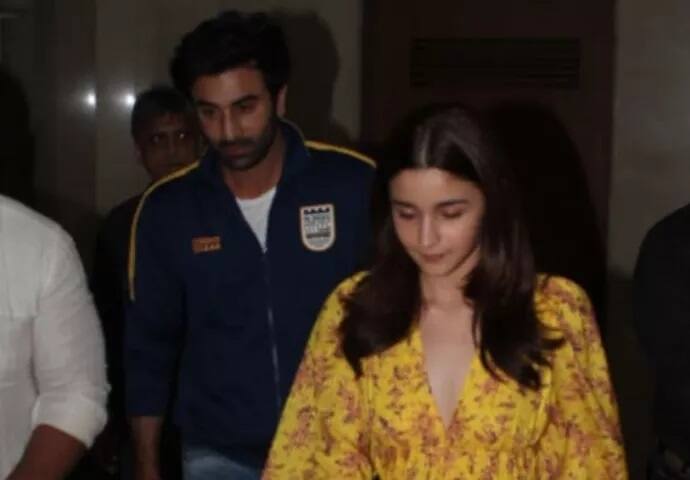 ਰਣਬੀਰ ਤੇ ਆਲੀਆ ਬੀਤੇ ਇੱਕ ਸਾਲ ਤੋਂ ਇੱਕ-ਦੂਜੇ ਨੂੰ ਡੇਟ ਕਰ ਰਹੇ ਹਨ ਤੇ ਅਕਸਰ ਇਕੱਠੇ ਨਜ਼ਰ ਆਉਂਦੇ ਹਨ।