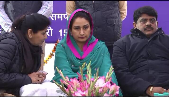 ਹਰਸਿਮਰਤ ਬਾਦਲ ਦਾ ਚੋਣ ਹਲਕਾ ਤੈਅ ਕਰਨ ਲਈ ਅਕਾਲੀ ਨਹੀਂ 'ਇੱਕਮੱਤ' stir continues to final the lok sabha constituency of harsimrat badal ਹਰਸਿਮਰਤ ਬਾਦਲ ਦਾ ਚੋਣ ਹਲਕਾ ਤੈਅ ਕਰਨ ਲਈ ਅਕਾਲੀ ਨਹੀਂ 'ਇੱਕਮੱਤ'